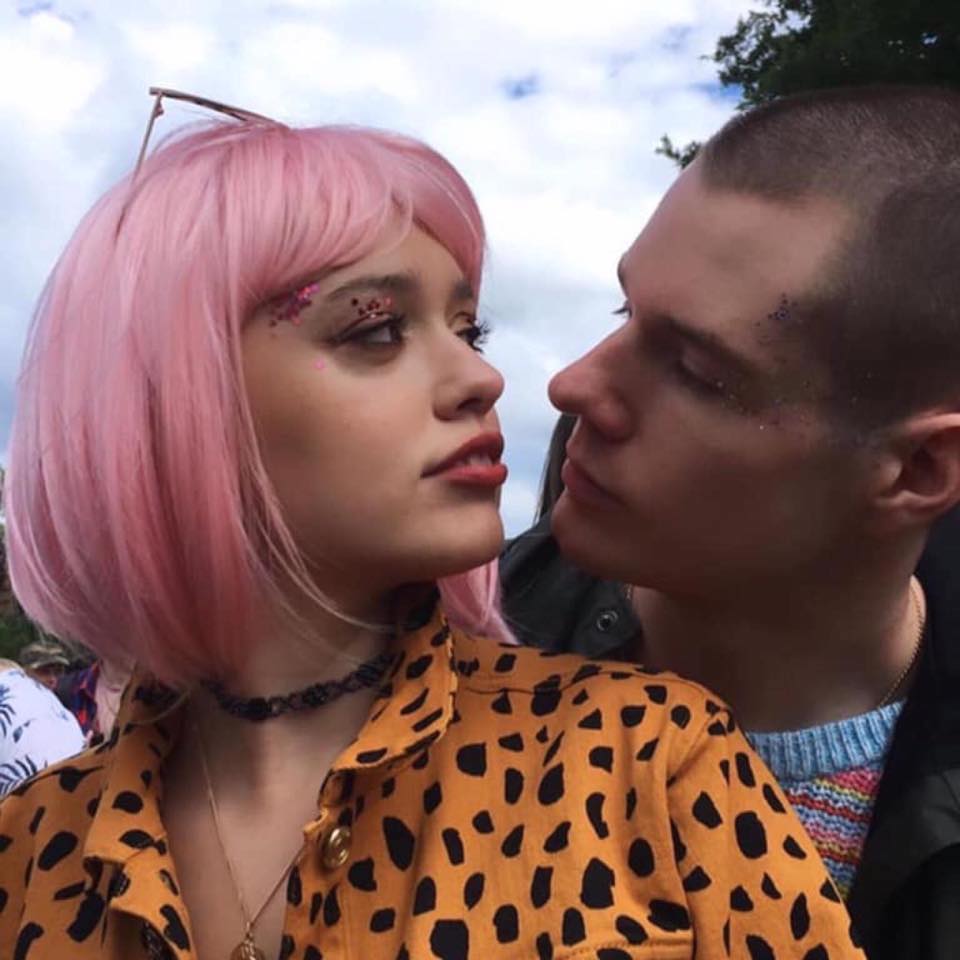 Xem phim Sex Education chán chê mới phát hiện ra 1 cặp đôi phim giả tình thật, bảo sao đóng cảnh nóng tình thế!- Ảnh 1.