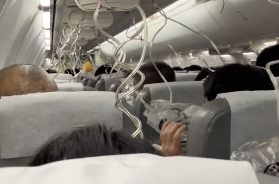 Máy bay chở 191 người rơi tự do hơn 7.000m: Hành khách hoảng viết thư tuyệt mệnh, lưu lại tài khoản ngân hàng cho người thân- Ảnh 1.