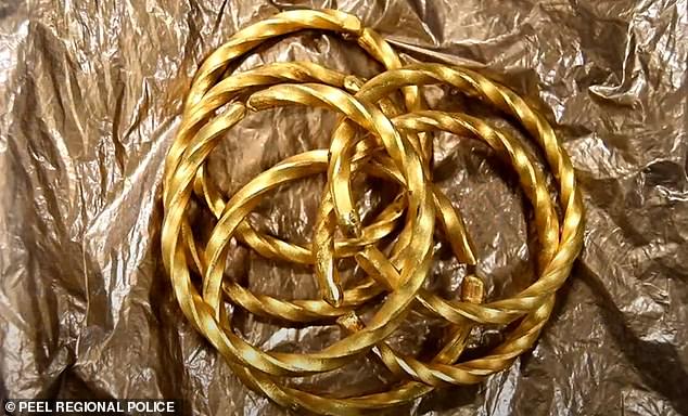 Vụ trộm vàng lớn nhất lịch sử Canada: 6.600 thỏi vàng, nặng hơn 400kg và 53kg tiền mặt