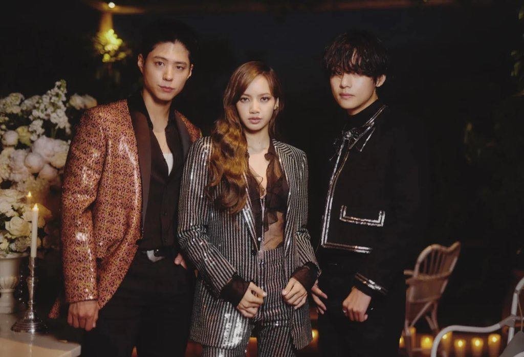 Ảnh siêu hot trong ngày: V (BTS) - Park Bo Gum tình tứ choàng tay, nép mình tạo 7749 kịch bản đam mỹ!- Ảnh 17.