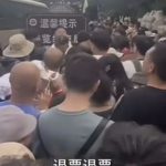 Cảnh tượng "không thở được" ghi nhận tại hàng loạt địa điểm nổi tiếng nhất Trung Quốc những ngày này 8432786 1759805585551532676539 1759808834817 1759808835047578365738 45 0 724 1086 crop 17598088554121424763329jpg