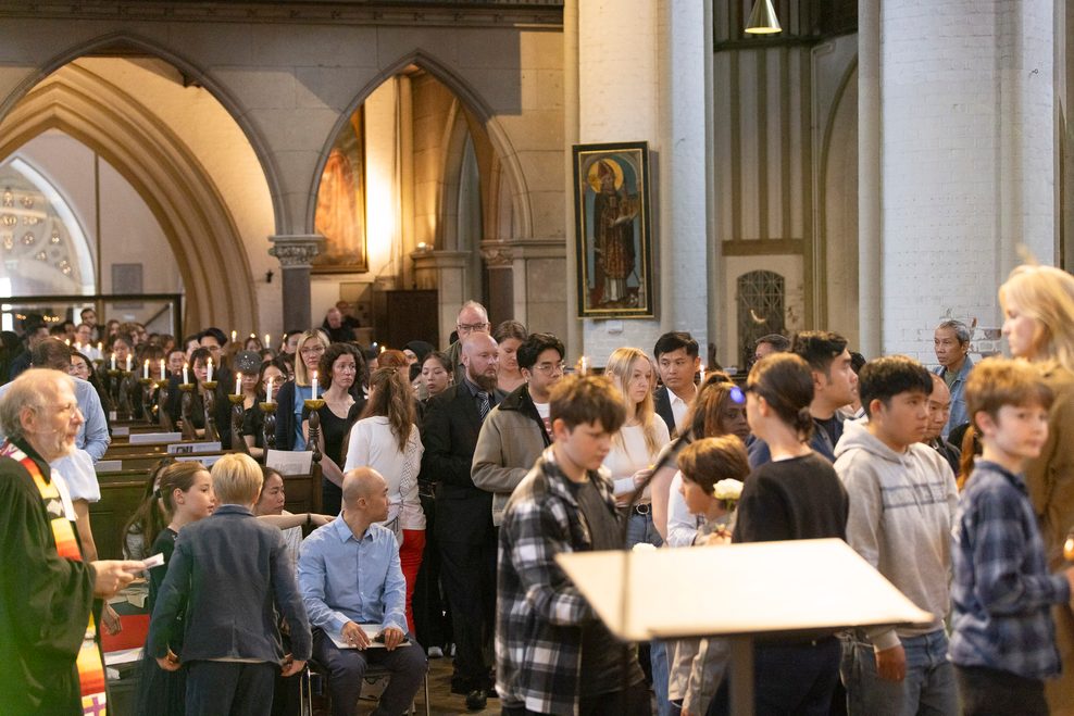 Tang lễ nơi xứ người của cặp song sinh người Việt tử vong trong tai nạn xe: Gia đình chỉ có thể xem qua livestream, không đủ chi phí để đưa hai con về an táng- Ảnh 5.