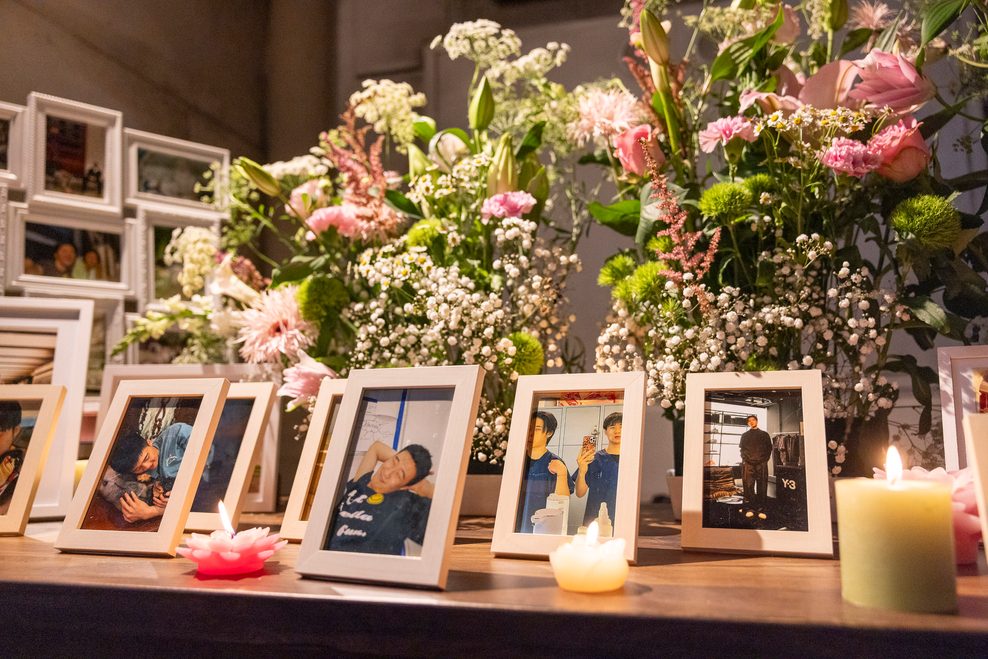 Tang lễ nơi xứ người của cặp song sinh người Việt tử vong trong tai nạn xe: Gia đình chỉ có thể xem qua livestream, không đủ chi phí để đưa hai con về an táng- Ảnh 3.