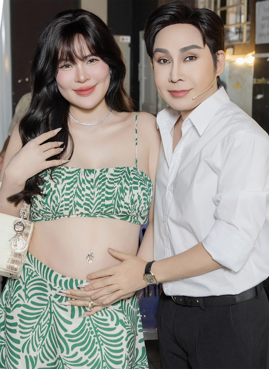 Nam NSƯT yêu Hoa hậu đã có 3 con: Được chuyển giao 2 công ty, ở biệt thự xa hoa 200 tỷ- Ảnh 3. Nam NSƯT yêu Hoa hậu đã có 3 con: Được chuyển giao 2 công ty, ở biệt thự xa hoa 200 tỷ- Ảnh 3.