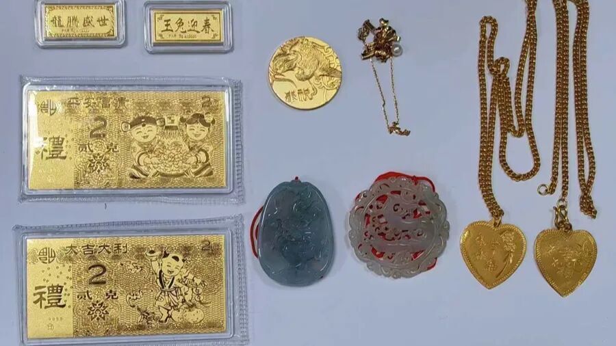 Con gái dọn nhà vứt vàng trị giá gần 2 tỷ đồng của mẹ vào thùng rác: Trích xuất camera khiến nữ sinh “không tin vào mắt mình”- Ảnh 4.