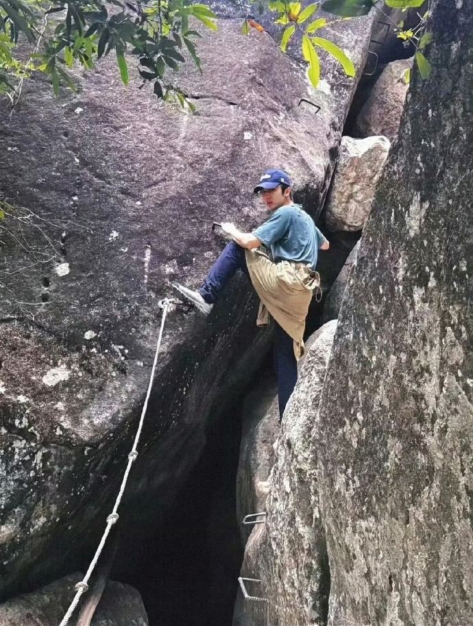 "Nữ thần học đường" xóa sạch mọi giấu vết về bạn trai "phim giả tình thật", xem phản ứng khán giả càng không ngờ! 8825118fgy1i0za4t3k78j20u01rakd2 1746069144611160425132 1746074319288 17460743196521481873412