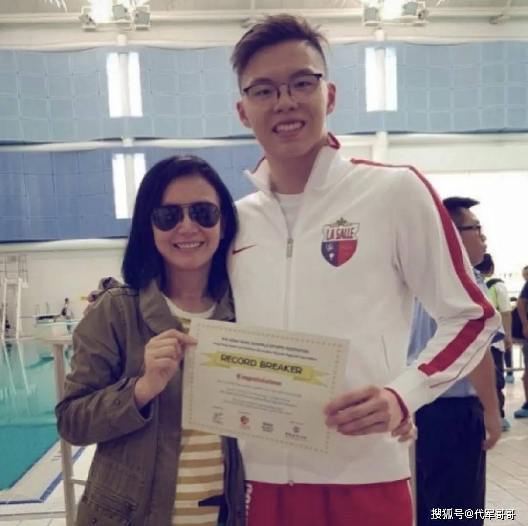 "Ngọc nữ vạn người mê" rời bỏ showbiz, chọn công việc hành chính vì con trai nhận cái kết nức lòng 8891bda63ea946f7b2ed3b34d66009d3 155651 1745939044992 17459390451511163027072