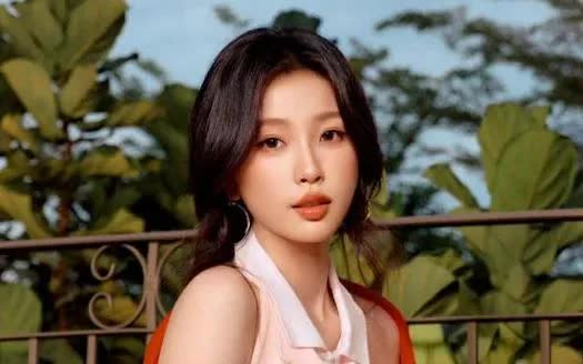 Ngu Thư Hân sang Thái Lan ghi hình giữa ồn ào sự nghiệp- Ảnh 1.