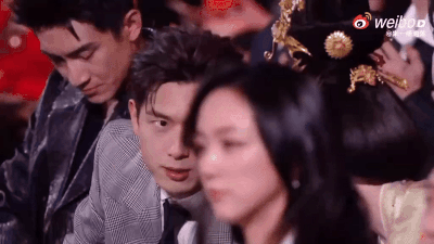 Hot nhất Đêm hội Weibo: Dương Tử - Lý Hiện làm hành động giống hệt Lâm Tâm Như - Hoắc Kiến Hoa Hot nhất Đêm hội Weibo: Dương Tử - Lý Hiện làm hành động giống hệt Lâm Tâm Như - Hoắc Kiến Hoa