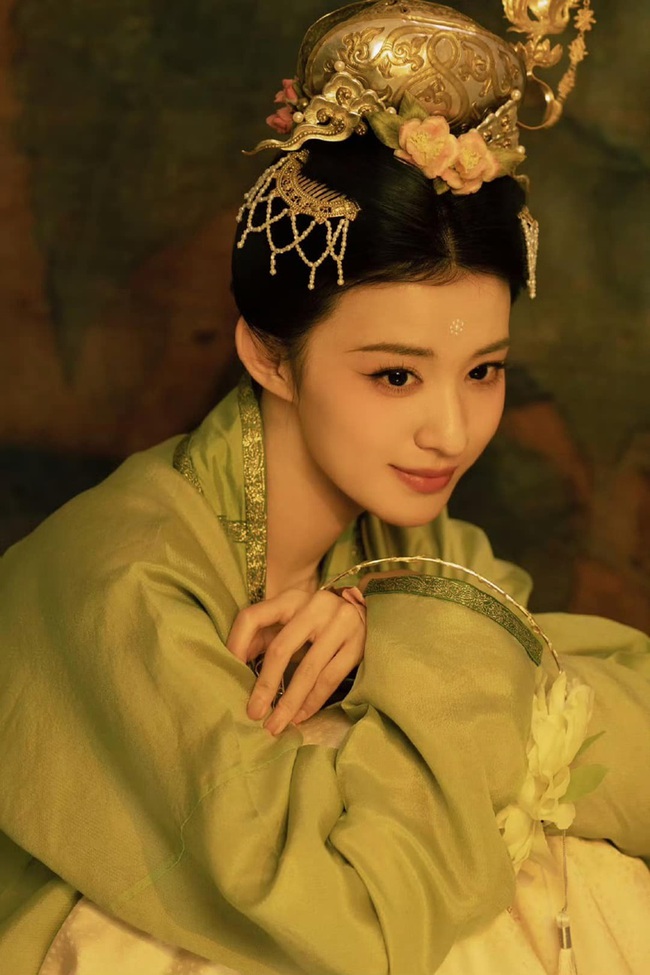 Mỹ nhân cổ trang đẹp nhất Tết Nguyên đán 2025: Nhan sắc phong thần hơn cả tranh vẽ- Ảnh 7. Mỹ nhân cổ trang đẹp nhất Tết Nguyên đán 2025: Nhan sắc phong thần hơn cả tranh vẽ- Ảnh 7.