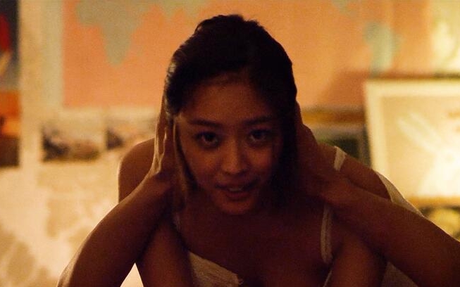 "Tình mới" của Kim Soo Hyun hiện tại: Vừa kết hôn đã gặp vận rủi, khoe thân cực bạo ở phim 18+ gây ám ảnh 9 1741925616924690696987 1741925871443 1741925871564961435558 1741934624790 17419346257061550393062