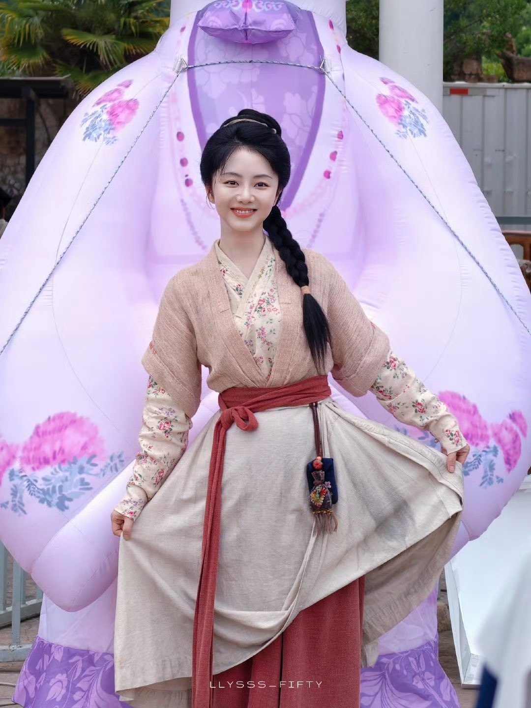 Mỹ nhân ngôn tình nhắm mắt đi ngủ cũng thấy đẹp: U40 trẻ như thiếu nữ 18, outfit nào cũng Mỹ nhân ngôn tình nhắm mắt đi ngủ cũng thấy đẹp: U40 trẻ như thiếu nữ 18, outfit nào cũng