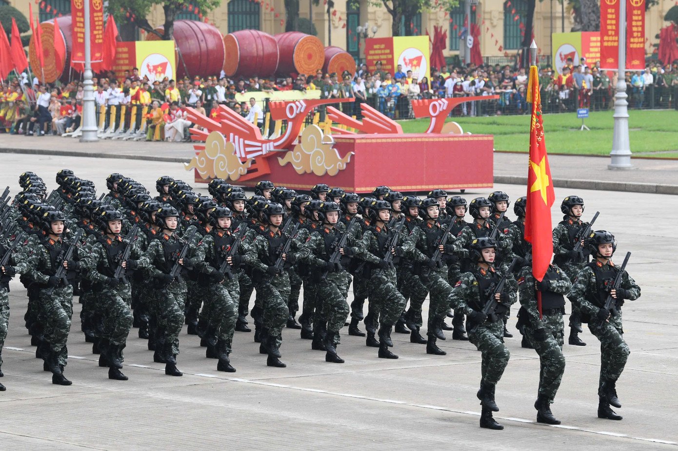 9-1756817629-812-width1390height925 Những 'bông hồng thép' trong lễ diễu binh trên Quảng trường Ba Đình - 13