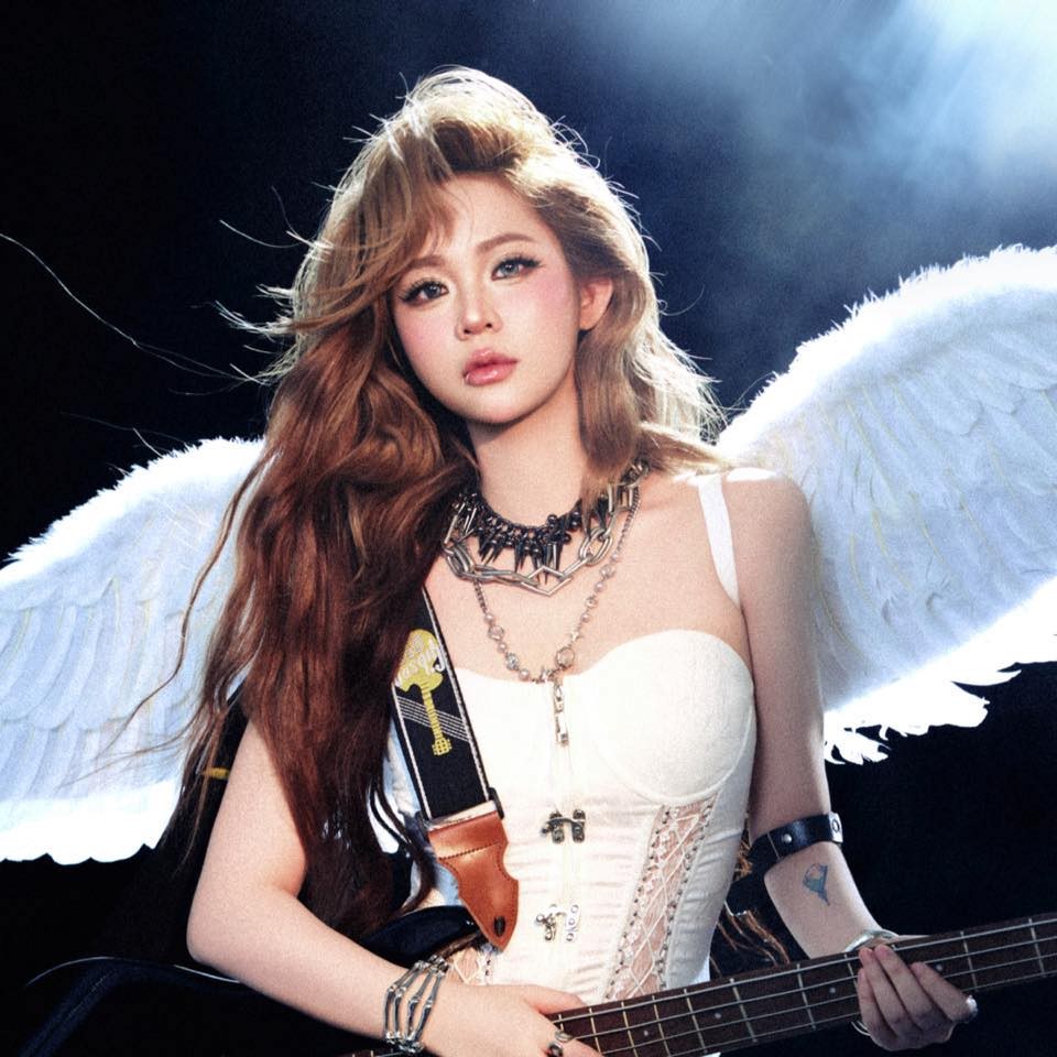 Diện đồ khoét sâu, Misthy lại khiến fan Diện đồ khoét sâu, Misthy lại khiến fan