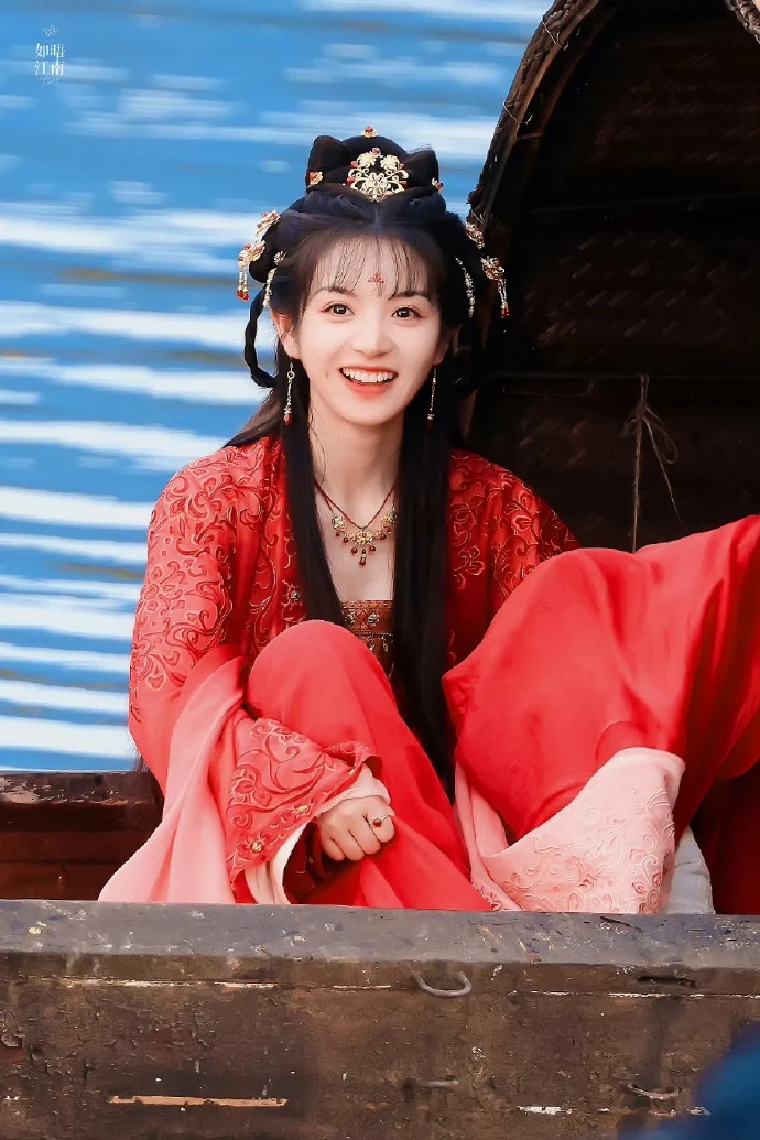 Cho 1 tỷ cũng không dám chê mỹ nhân này nửa câu: Đẹp tuyệt mỹ như bức họa cổ điển, thua công chúa mỗi cái vương miện- Ảnh 11. Cho 1 tỷ cũng không dám chê mỹ nhân này nửa câu: Đẹp tuyệt mỹ như bức họa cổ điển, thua công chúa mỗi cái vương miện- Ảnh 11.