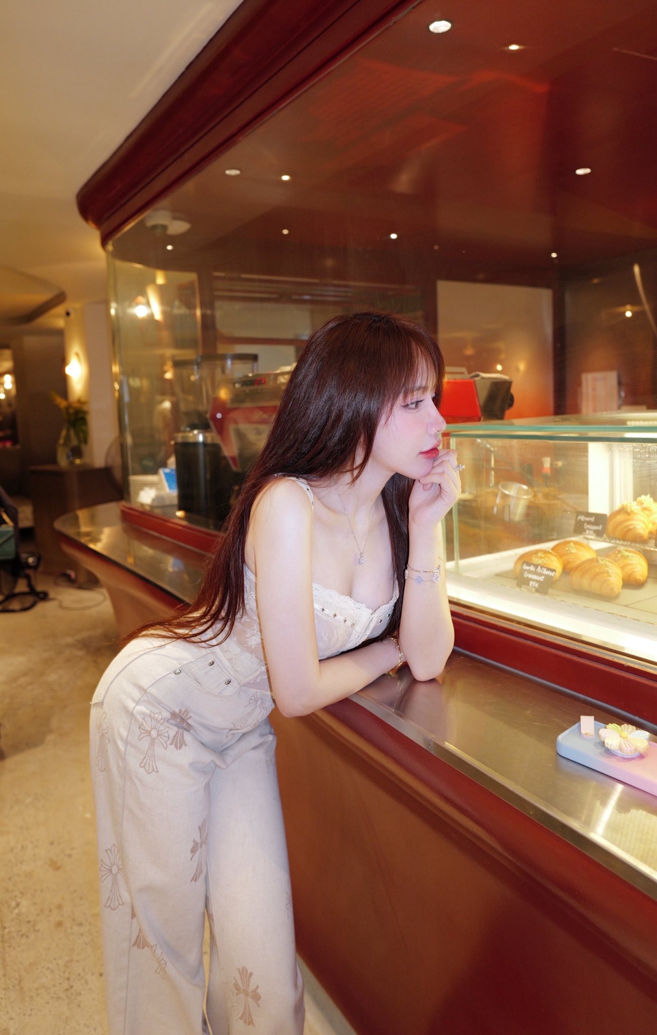 "Thánh nữ" bida sở hữu nhan sắc gây mê, làm "content" chất phát ngất! 90071979788804707207021047765n 17503040663941862148853 1750309145408 1750309145831901616252 1754106246985 17541062471522011540145 1754131704097 1754131704470255432995