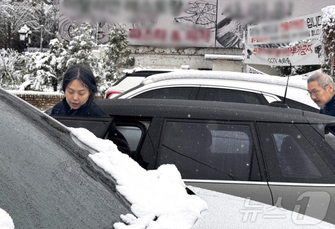 "Tiểu tam" bị ghét nhất showbiz mang thai vẫn tự mang rác đi đổ giữa đêm, liệu có cùng người tình được thừa kế tài sản hơn 2.000 tỷ? 90574168 d1bf 418f b622 ed03cd369bdc 1356 1737533840091 1737533840661760314974