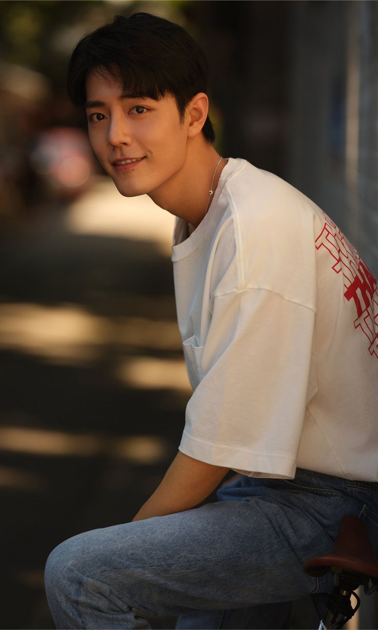 Mỹ nam 7 lần lọt top đẹp nhất thế giới: Nhan sắc thần thánh ai cũng si mê, cát xê 150 tỷ vẫn chê ít- Ảnh 1.