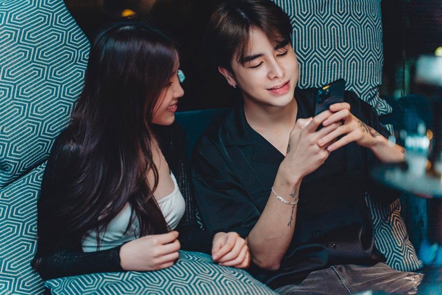 Zeros có loạt động thái mới về mối quan hệ với