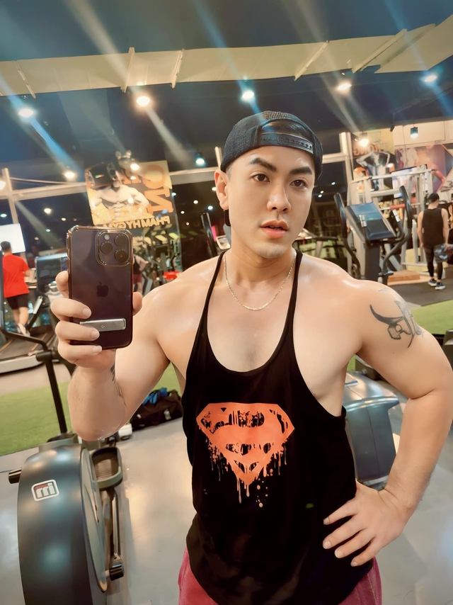 Sao nam Vbiz gánh nợ 16 tỷ đồng giúp bạn, nay trùng tu nhan sắc đến nhận không ra- Ảnh 9.