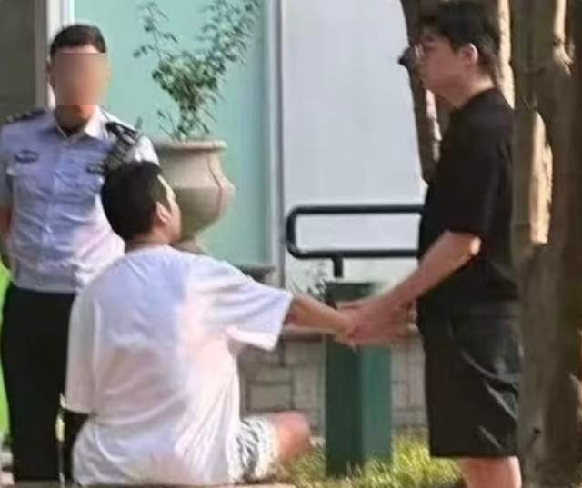 Lộ danh tính 2 ngôi sao nghi dính líu đến vụ