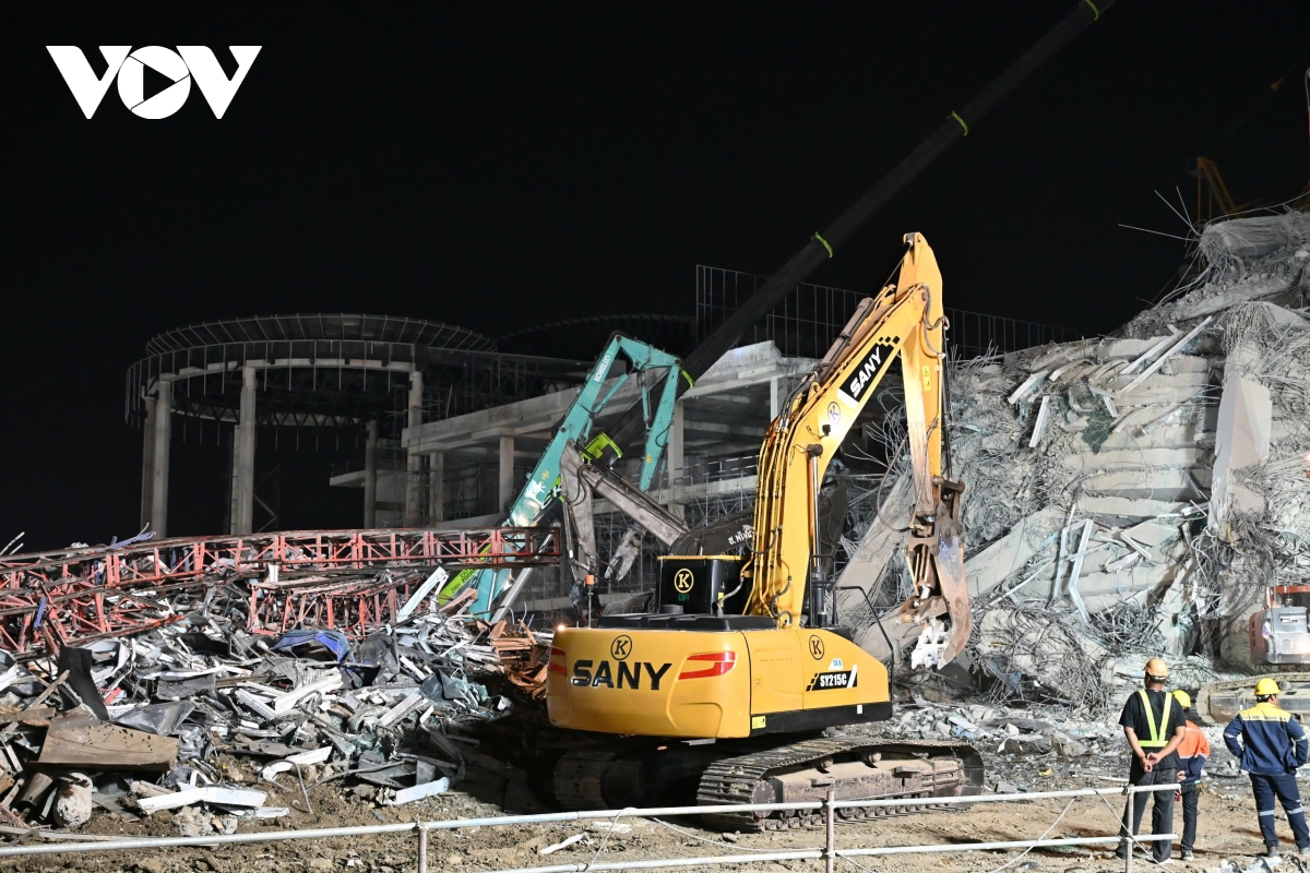 Vụ sập nhà 30 tầng ở Bangkok: Liên lạc được qua di động với 9 người bị mắc kẹt- Ảnh 8.