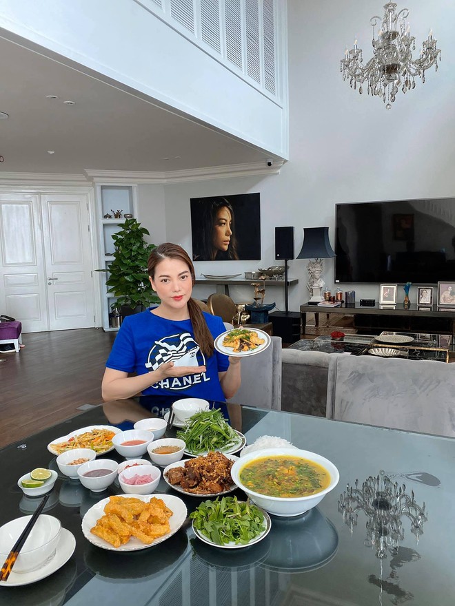 Nữ nghệ sĩ sở hữu penthouse 300m2 ở Quận 2, qua 1 lần đò, U50 vẫn bốc lửa, trẻ đẹp như 30- Ảnh 2. Nữ nghệ sĩ sở hữu penthouse 300m2 ở Quận 2, qua 1 lần đò, U50 vẫn bốc lửa, trẻ đẹp như 30- Ảnh 2.
