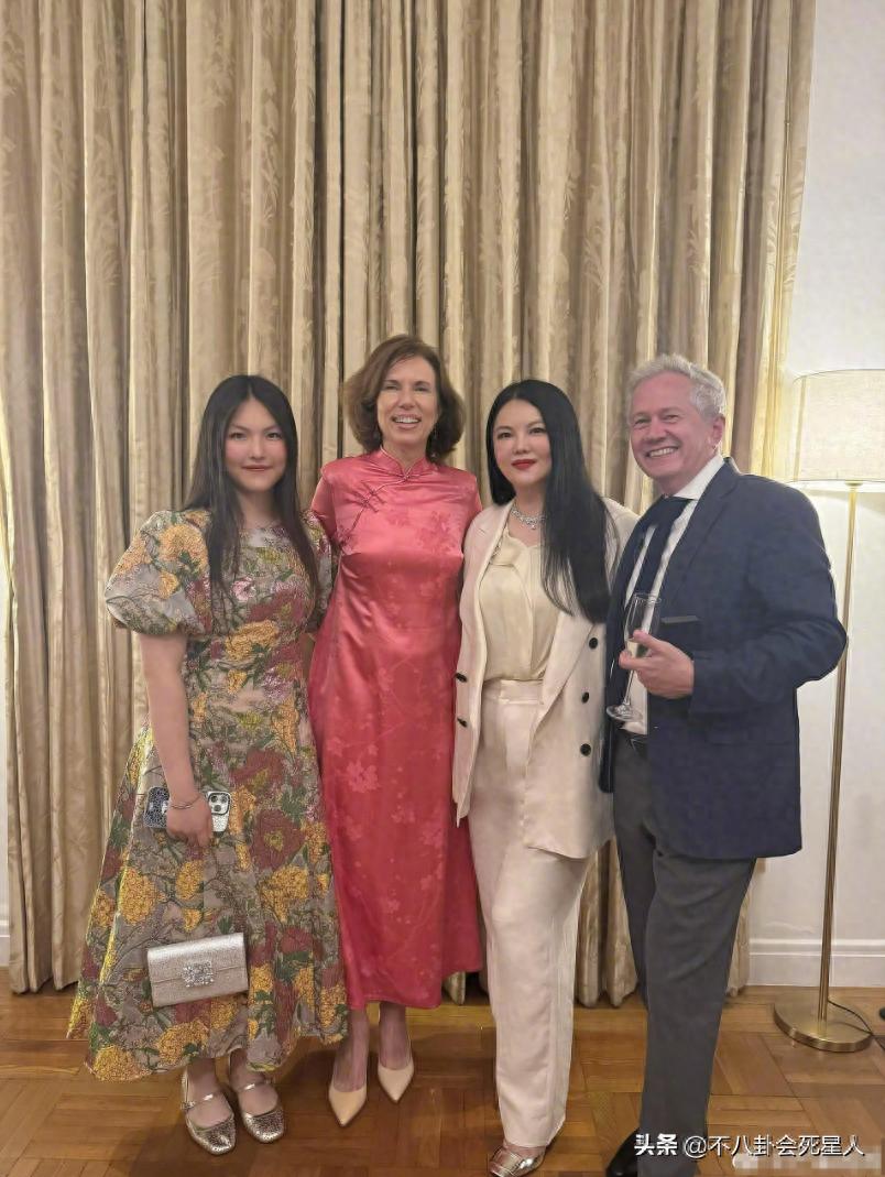 Cách nuôi dạy con gây tranh cãi của MC giàu nhất Trung Quốc: Cho con gái tiếp cận giới tinh hoa, 15 tuổi nhưng phủ đầy đồ hiệu- Ảnh 2.