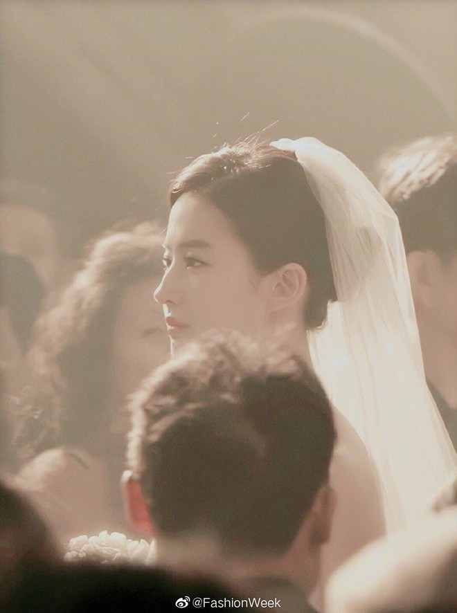 Cú tái hợp được mong ngóng nhất châu Á: Cô dâu Lưu Diệc Phi - chú rể Song Seung Hun cưới nhau sẽ thế nào?- Ảnh 17.