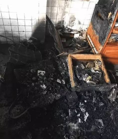 Về quê 5 ngày quên tắt điều hoà, người đàn ông “chết lặng” khi quay lại thành phố- Ảnh 1.