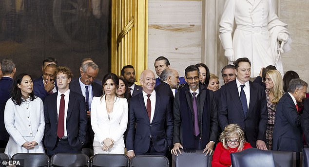 "850 tỷ đô la trong 1 bức ảnh" tại sự kiện ông Donald Trump nhậm chức Tổng thống: Khoảnh khắc lột tả toàn bộ sự giàu có của nước Mỹ 94321475 14306289 butwhenaphotoemergedthatshowedsomeoftheworldstopmog m 61737410708074 1737447853307 17374478538011314208993