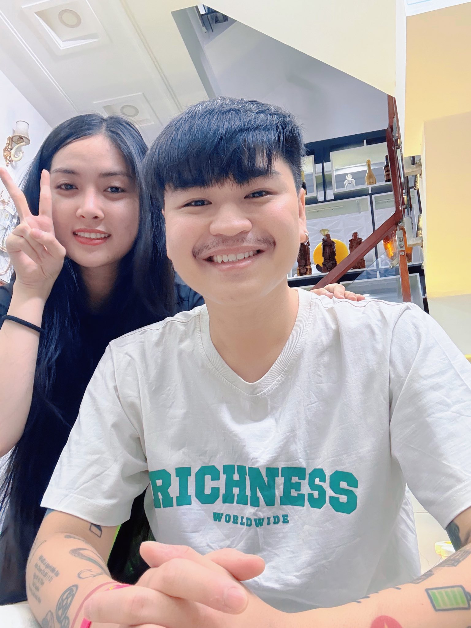 Nam ca sĩ Việt quấn quýt bên vợ hơn 8 tuổi, có 2 con riêng như thuở mới yêu- Ảnh 5.