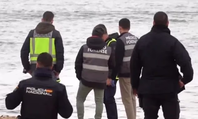 Phát hiện 5 thi thể bị trói chặt tay chân ở bãi biển du lịch nổi tiếng tại Tây Ban Nha- Ảnh 2.