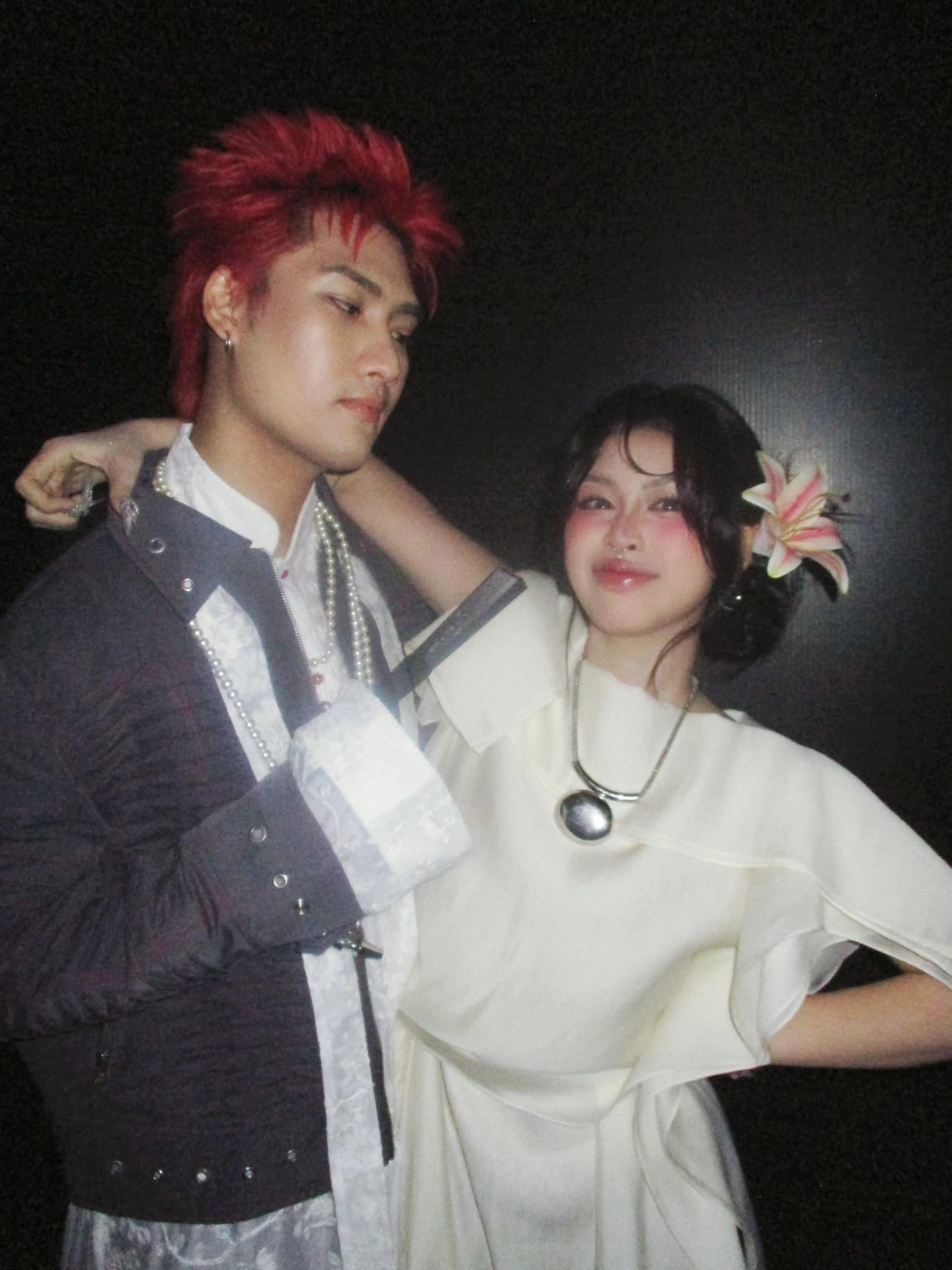 Màn cầu hôn lạ nhất Vbiz của cặp sao gen Z: Chú rể “diễn xuất bằng cả tính mạng”, cô dâu bị “đánh úp”- Ảnh 9. Màn cầu hôn lạ nhất Vbiz của cặp sao gen Z: Chú rể “diễn xuất bằng cả tính mạng”, cô dâu bị “đánh úp”- Ảnh 9.