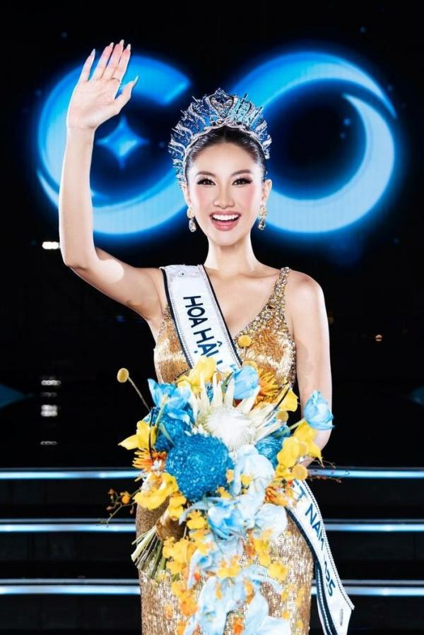 "Ngấy" Hoa hậu! 968576b6a38d8eimg 17581094660971541141646 1758120980061 17581209806361770931515