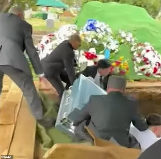 Tang lễ ám ảnh: Quan tài rơi thẳng xuống huyệt, suýt