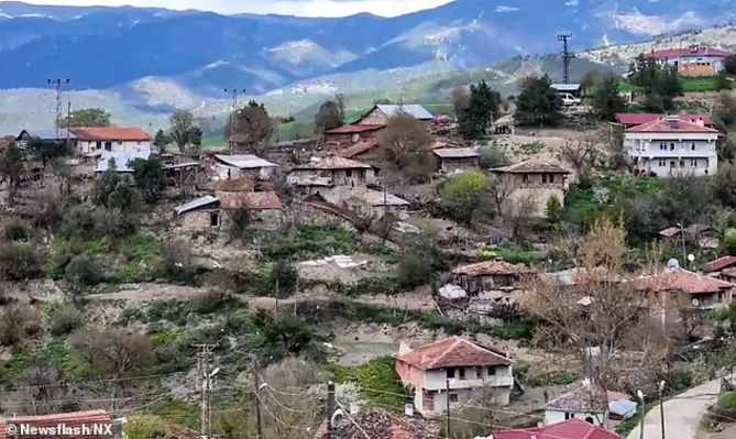 Ngôi làng có gần một nửa dân số câm điếc bẩm sinh, nghi do hôn nhân cận huyết- Ảnh 1. Ngôi làng có gần một nửa dân số câm điếc bẩm sinh, nghi do hôn nhân cận huyết- Ảnh 1.