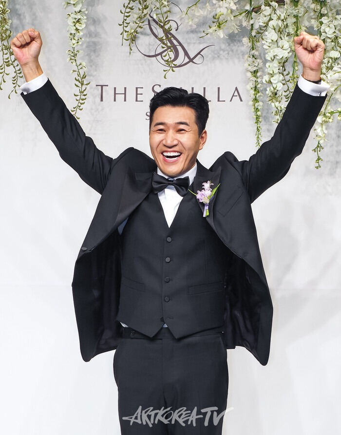 Đám cưới 1,8 tỷ của ca sĩ Kbiz: Lee Hyori bật khóc bên dàn sao khủng cũng không hot bằng ảnh hiếm của cô dâu!- Ảnh 2.