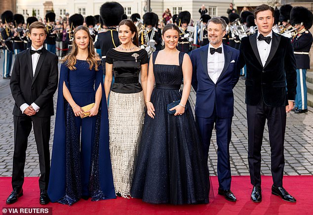 Choáng ngợp trước tiệc sinh nhật 18 tuổi của Công chúa châu Âu: Không khí cổ tích tràn ngập từ đầu đến chân- Ảnh 5.