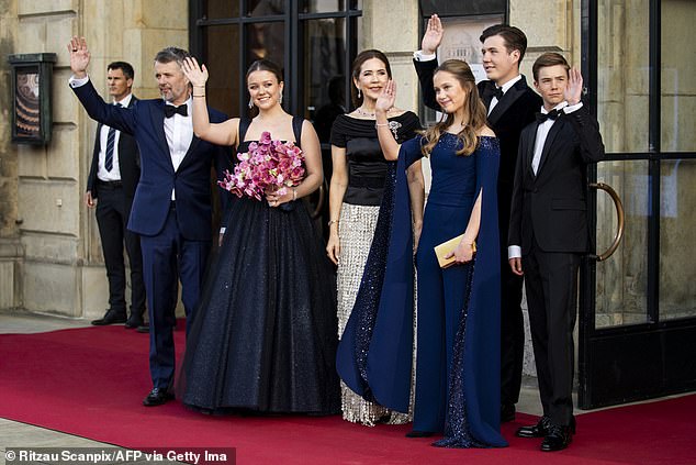 Choáng ngợp trước tiệc sinh nhật 18 tuổi của Công chúa châu Âu: Không khí cổ tích tràn ngập từ đầu đến chân- Ảnh 4.