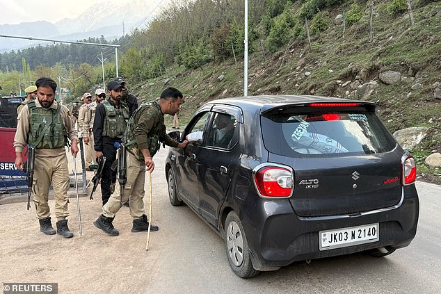 Nóng: Xả súng ngẫu nhiên vào khách du lịch tại khu du lịch nổi tiếng ở Ấn Độ, hàng chục người thiệt mạng- Ảnh 4.