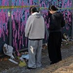 Giày vỡ, điện thoại bỏ lại: Cảnh tượng lạnh lẽo tại hiện trường thảm kịch máy bay Jeju Air khiến trái tim ai cũng nghẹn ngào 97bc3807 0b74 4002 bd66 7bc95fbb443a 17397880714801874820991 1739795364435 1739795364525125987390 0 0 400 640 crop 17397954349562102813050jpg