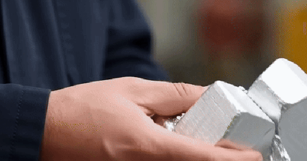 Châu Âu "khát" vỏ lon nước ngọt hơn đất hiếm? 98 9aeb 1cc9b787faab ezgifcom video to gif converter 1 17641267649152034045742 214 0 504 464 crop 1764126784978923769449 1764139721757168461528 1764148109952397639817gifpng