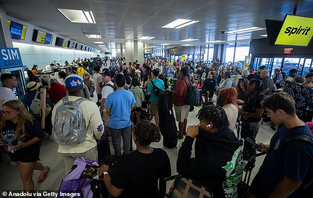 90 giây mất liên lạc khiến bầu trời Mỹ hỗn loạn: Điều gì đang xảy ra với ngành hàng không?- Ảnh 3.