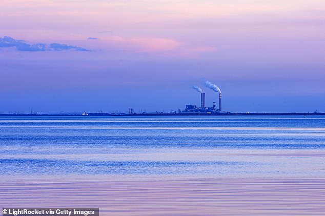 Mỹ: 50.000 người nhận cảnh báo nên ở im trong nhà vì một thứ Mỹ: 50.000 người nhận cảnh báo nên ở im trong nhà vì một thứ