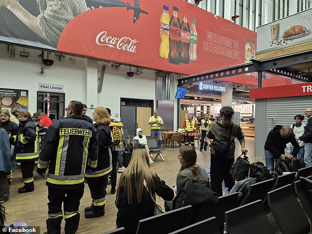 Kinh hoàng khoảnh khắc máy bay