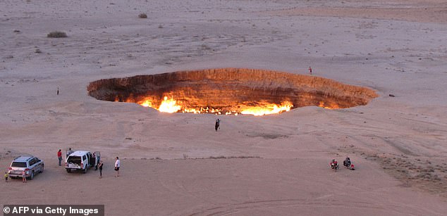 99104105-14786809-image-a-31749202867598-1749294489774-17492944901841123611251 "Cổng địa ngục" - thảm hoạ khét tiếng do con người tạo ra - sắp tắt sau hơn nửa thế kỷ rực cháy 99104105 14786809 image a 31749202867598 1749294489774 17492944901841123611251