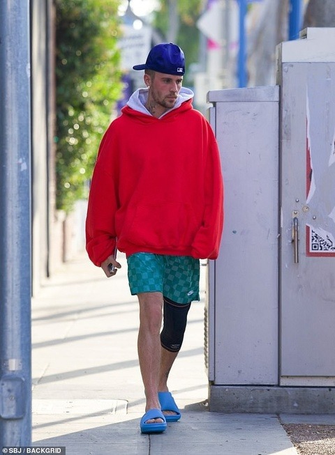 "Sao không ai cứu lấy Justin Bieber?" 9912201514788723thesinger31 17493504404671863361234 1749353106406 17493531068421163529157