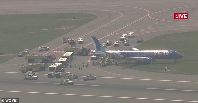 Lại thêm 1 sự cố hàng không nghiêm trọng: Máy bay trượt khỏi đường băng khi đang hạ cánh tại Anh- Ảnh 2.