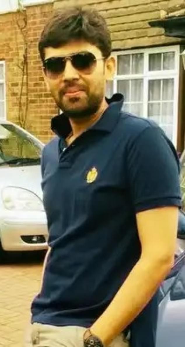 Đưa tro cốt của vợ về quê, người đàn ông tử nạn trên chuyến bay của Air India, bỏ lại 2 con nhỏ mồ côi- Ảnh 1.